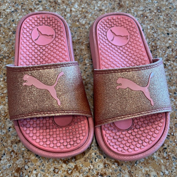 Girl’s puma slide on sandals - Picture 1 of 7
